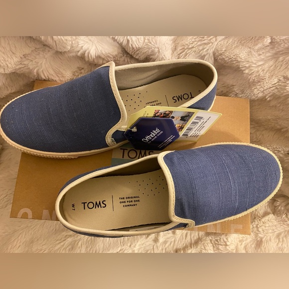 TOMS Women’s Clemente Infinity Blue Heritage Canvas Loafer, size 7 - Picture 2 of 4